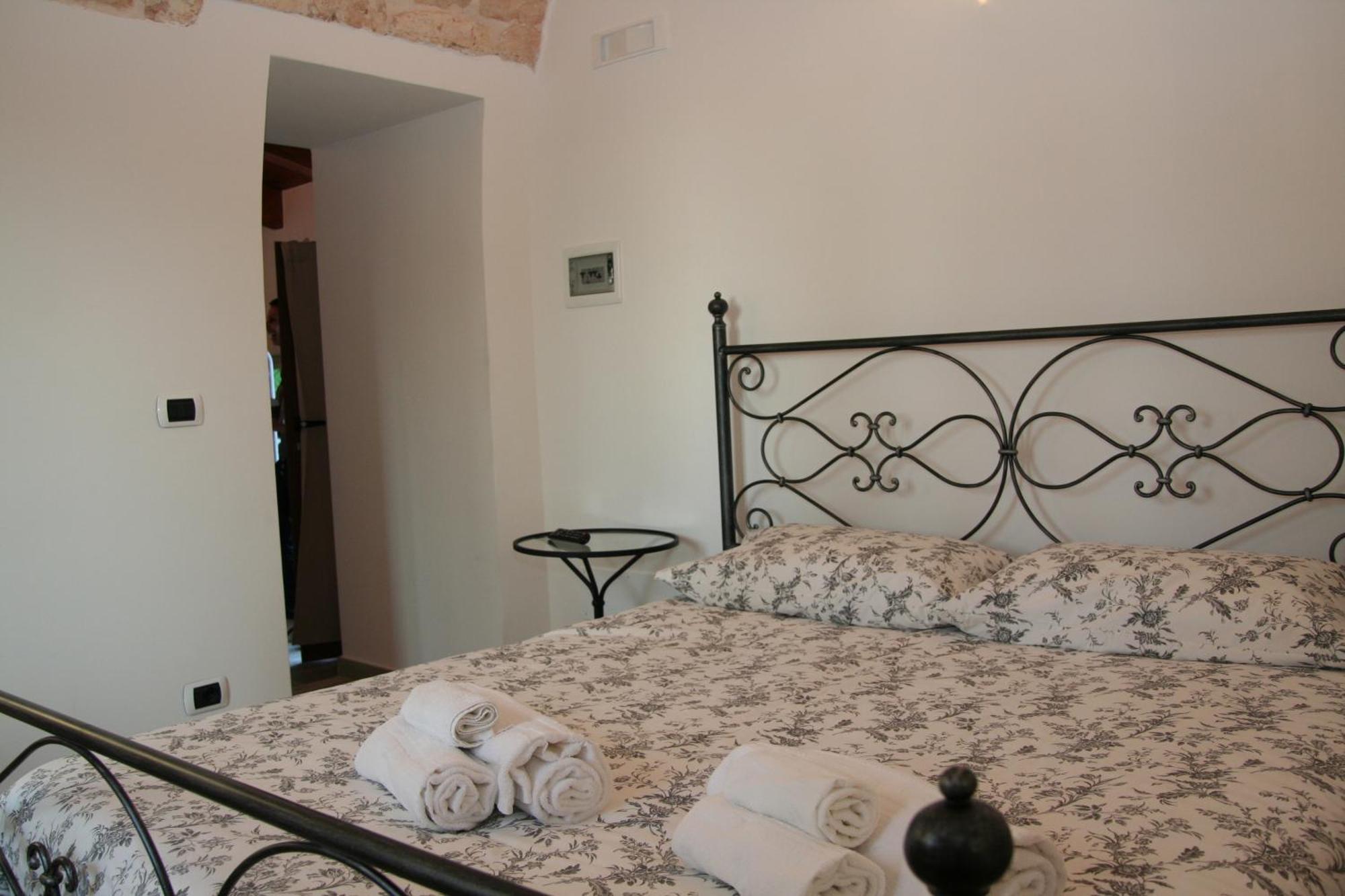 La Dimora Gigante Bed and Breakfast Castellana Grotte Værelse billede
